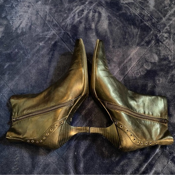 Liz Claiborne Flex Black Lucent Pointed Toe Ankle Boots - Picture 5 of 7